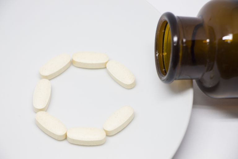 新宿の交差点に息づく多様な人々と内科医療の頼れる現在地